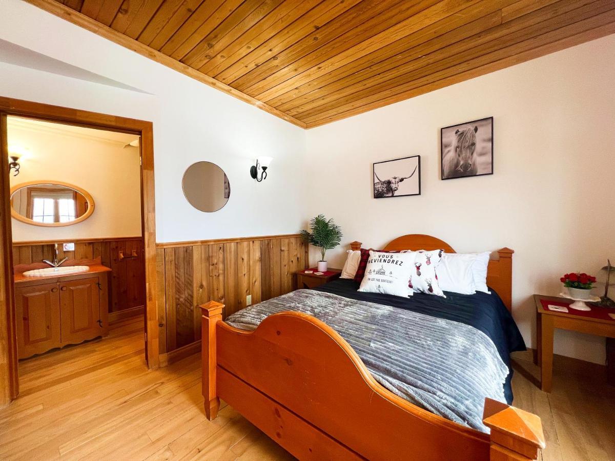 Auberge Au Poste De Traite Sainte-Famille Eksteriør bilde