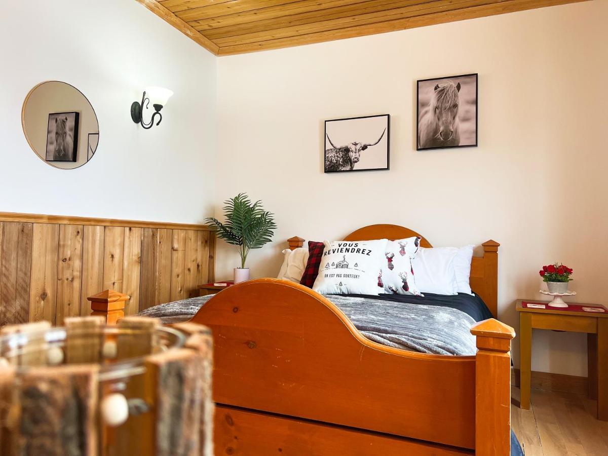 Auberge Au Poste De Traite Sainte-Famille Eksteriør bilde