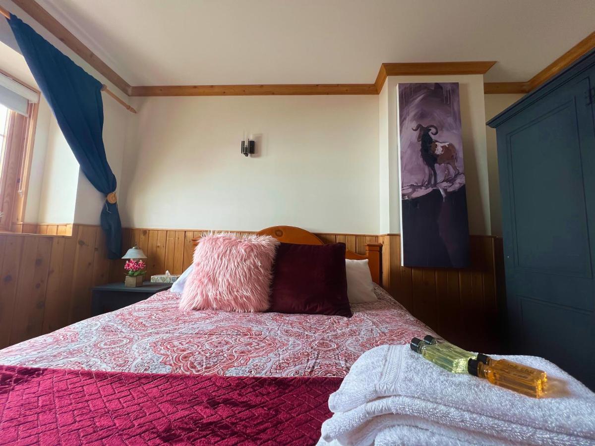 Auberge Au Poste De Traite Sainte-Famille Eksteriør bilde