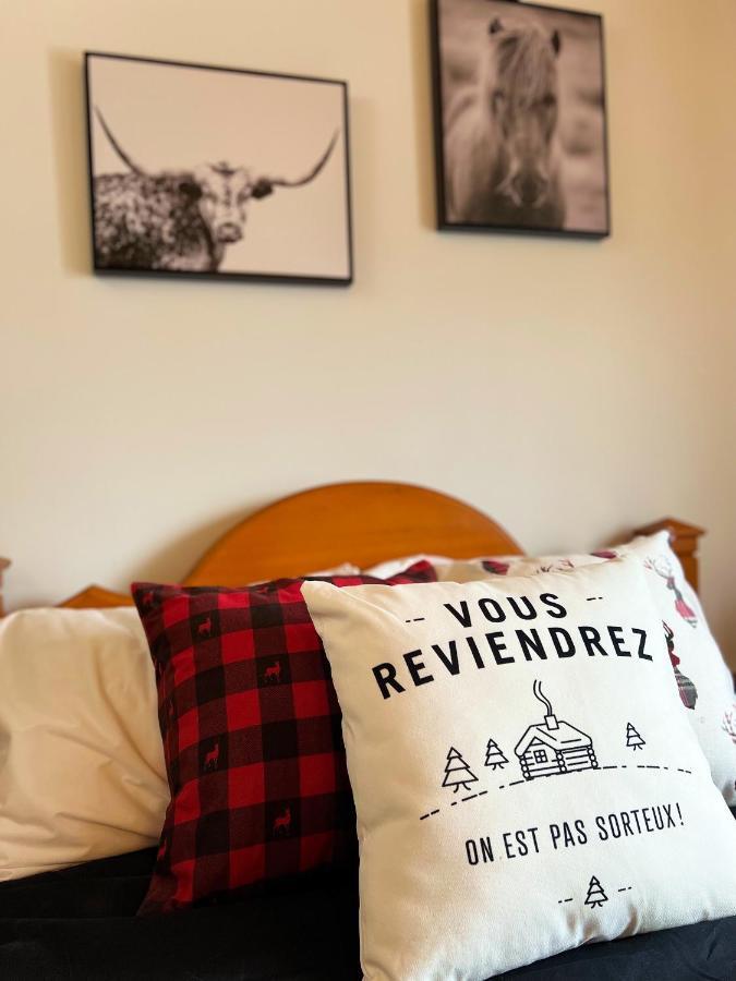Auberge Au Poste De Traite Sainte-Famille Eksteriør bilde