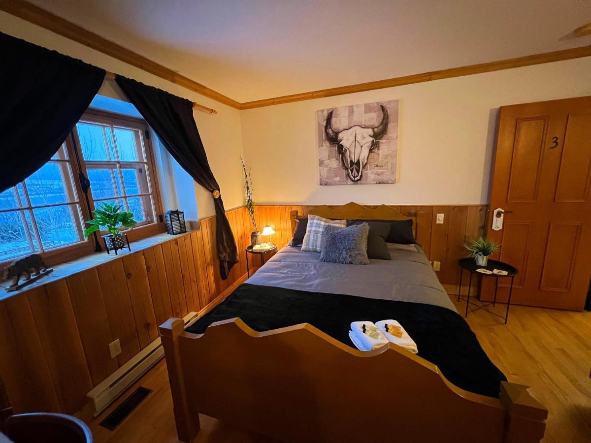 Auberge Au Poste De Traite Sainte-Famille Eksteriør bilde