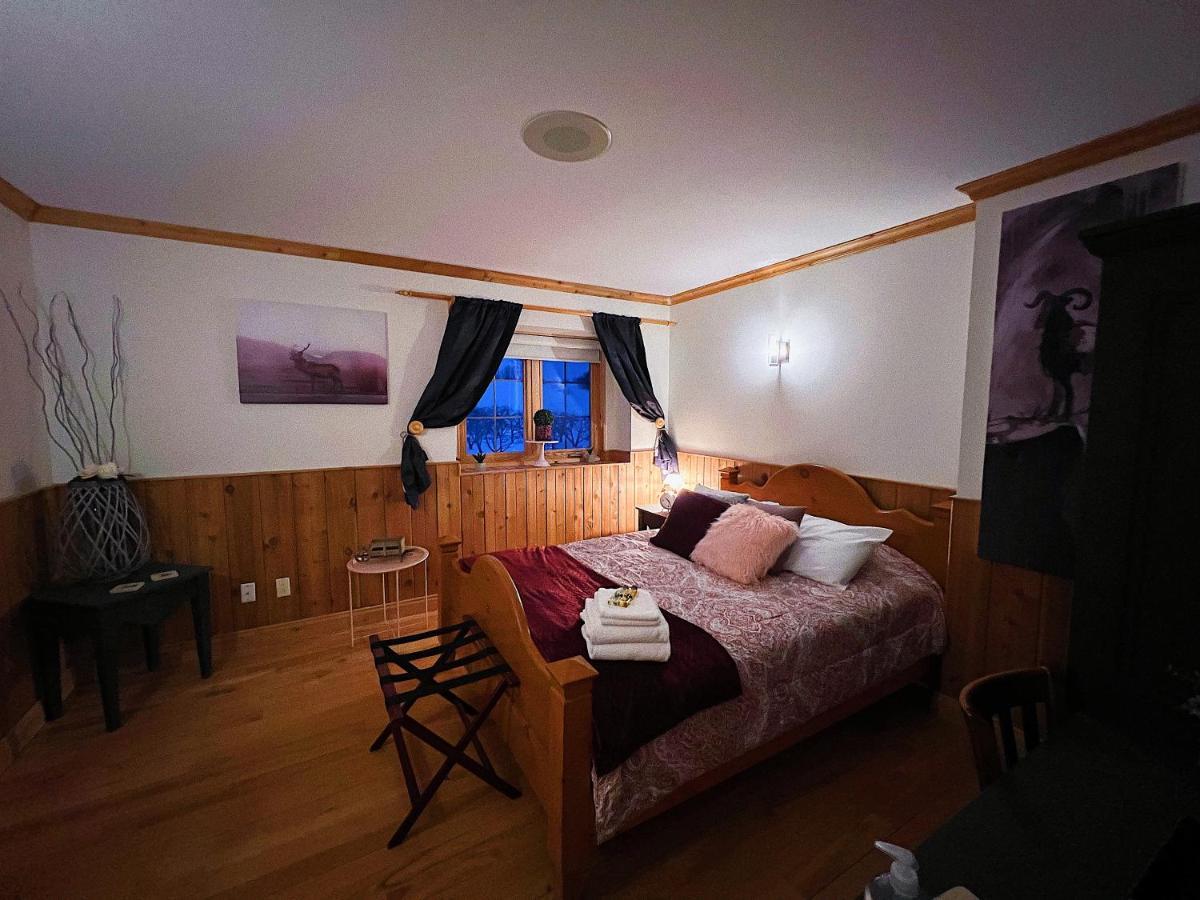 Auberge Au Poste De Traite Sainte-Famille Eksteriør bilde